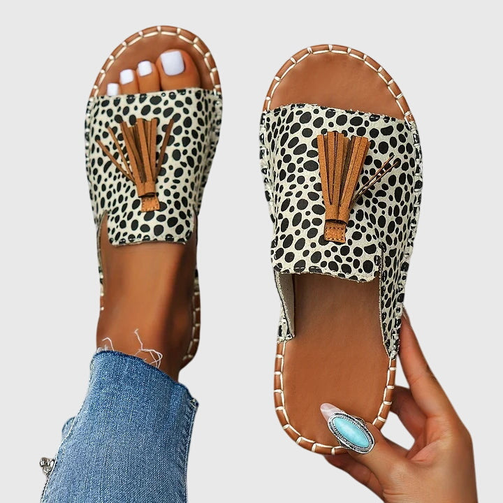 Giuliana™ – Boho nazouvací sandály se střapcem