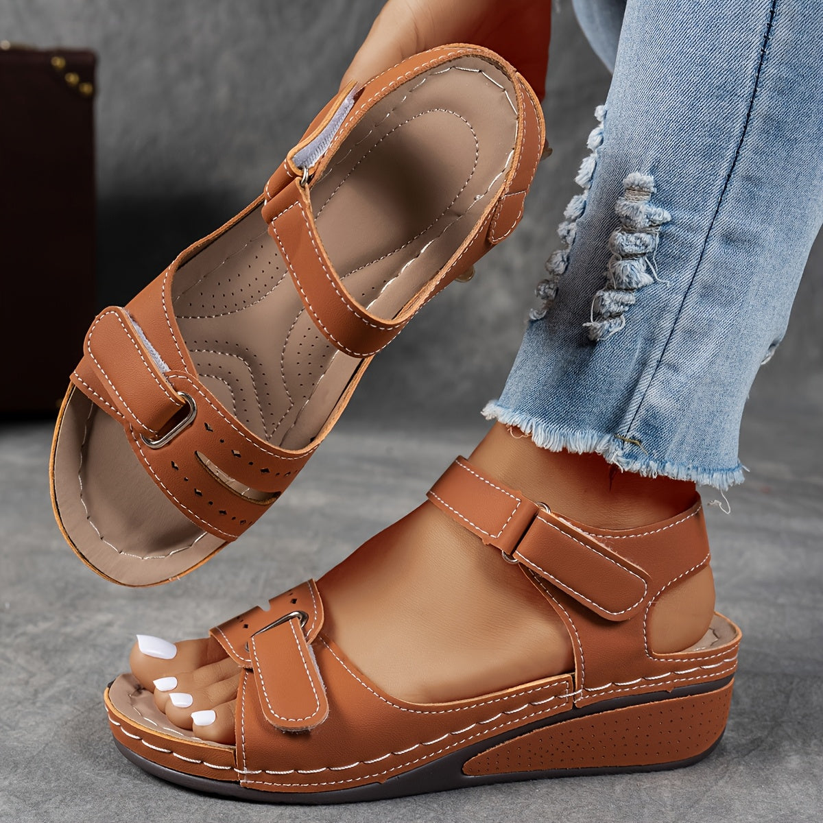 Keira™ – Sandály na klínu s nastavitelnými pásky