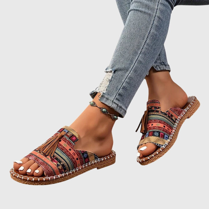 Giuliana™ – Boho nazouvací sandály se střapcem