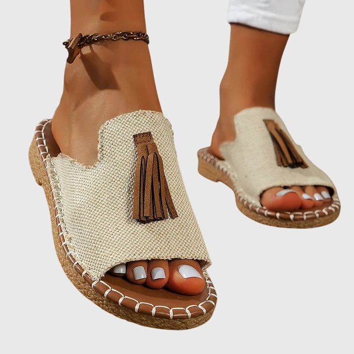 Giuliana™ – Boho nazouvací sandály se střapcem