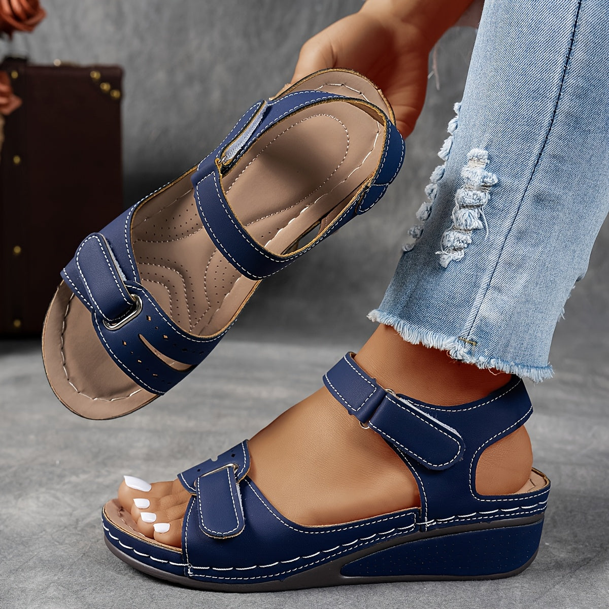 Keira™ – Sandály na klínu s nastavitelnými pásky
